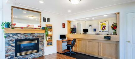 Super 8 100 Mile House Lobby