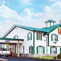 Super 8 100 Mile House
