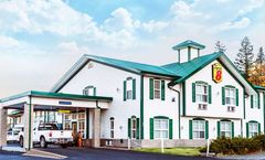 Super 8 100 Mile House
