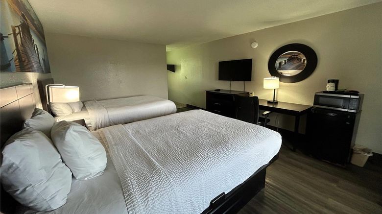 <b>Days Inn Savannah Airport Room</b>. Images powered by <a href="https://iceportal.shijigroup.com/" title="IcePortal" target="_blank">IcePortal</a>.