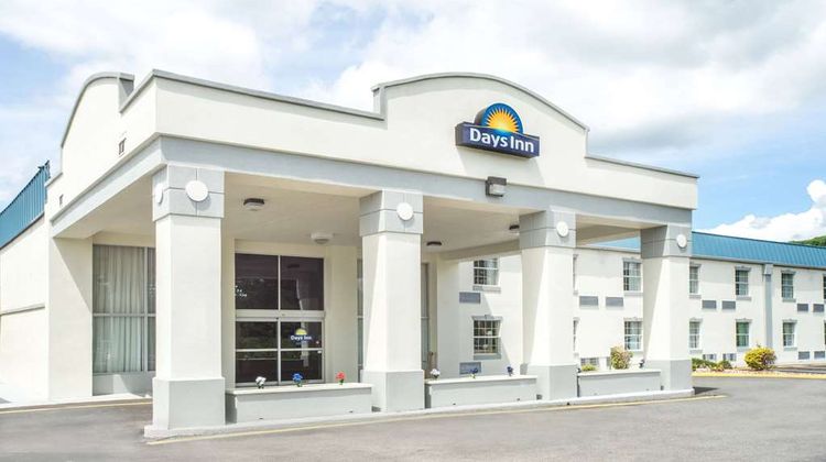 Days Inn Roanoke Airport  I-81 Exterior