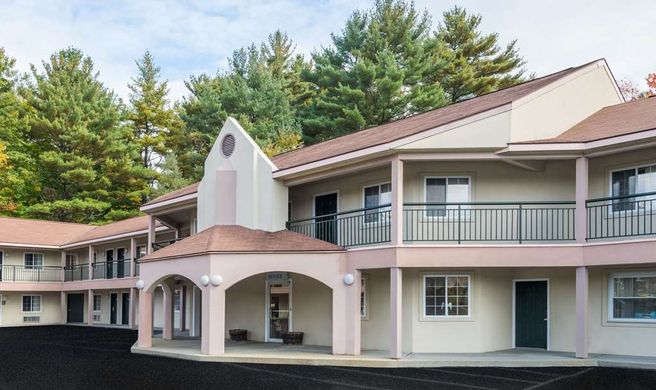 Howard Johnson Express Inn Lenox Exterior
