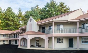 Howard Johnson Express Inn Lenox