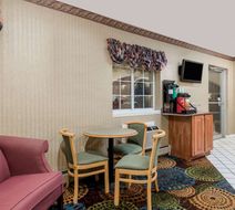 Howard Johnson Express Inn Lenox Lobby