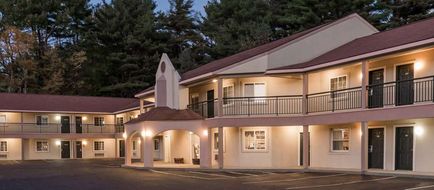 Howard Johnson Express Inn Lenox Exterior
