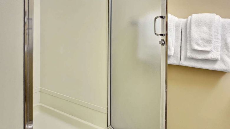 <b>Travelodge at the Presidio San Francisco Room</b>. Images powered by <a href="https://iceportal.shijigroup.com/" title="IcePortal" target="_blank">IcePortal</a>.