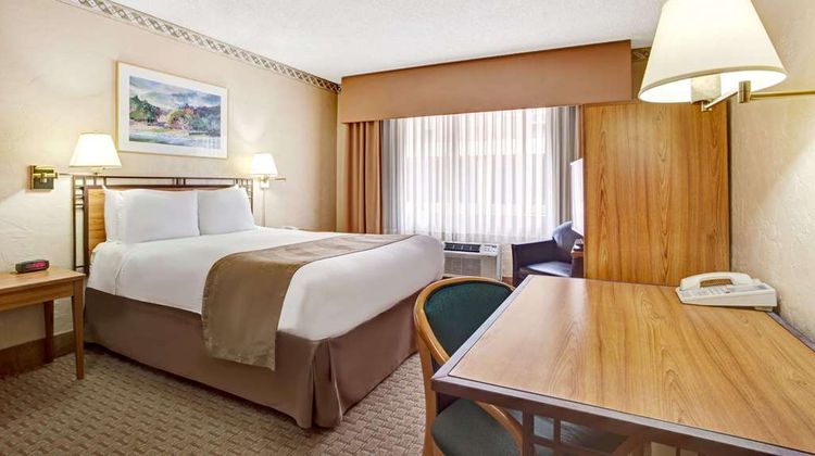 Travelodge Seattle by The Space Needle Room
