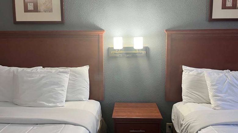 <b>Travelodge Terre Haute Room</b>. Images powered by <a href="https://iceportal.shijigroup.com/" title="IcePortal" target="_blank">IcePortal</a>.