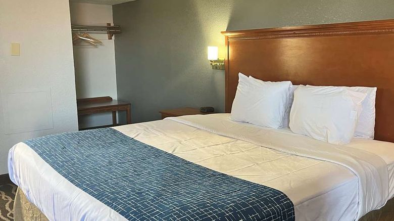 <b>Travelodge Terre Haute Room</b>. Images powered by <a href="https://iceportal.shijigroup.com/" title="IcePortal" target="_blank">IcePortal</a>.