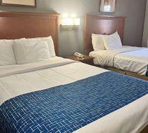 Travelodge Terre Haute Room