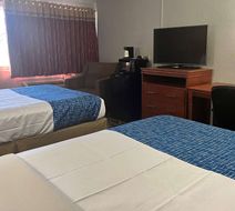 Travelodge Terre Haute Room