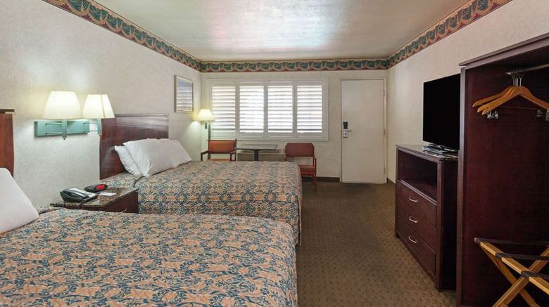 <b>Travelodge Long Beach Convention Center Room</b>. Images powered by <a href="https://iceportal.shijigroup.com/" title="IcePortal" target="_blank">IcePortal</a>.