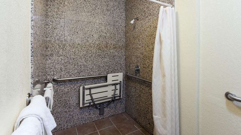 <b>Travelodge Long Beach Convention Center Room</b>. Images powered by <a href="https://iceportal.shijigroup.com/" title="IcePortal" target="_blank">IcePortal</a>.