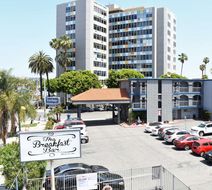Travelodge Long Beach Convention Center Exterior