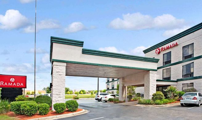 Ramada Pearl/Jackson Airport Exterior