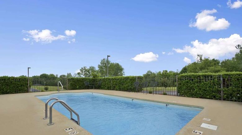 <b>Super 8 Tupelo Airport Pool</b>. Images powered by <a href="https://iceportal.shijigroup.com/" title="IcePortal" target="_blank">IcePortal</a>.
