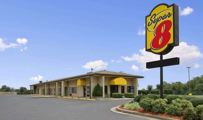 Super 8 Tupelo Airport Exterior