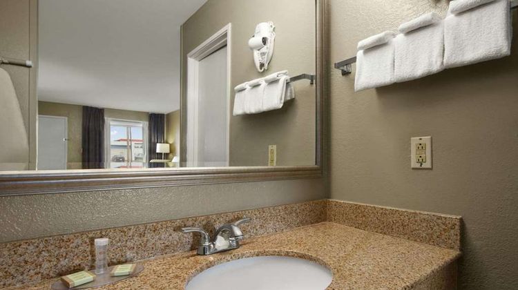 Super 8 Tupelo Airport Room