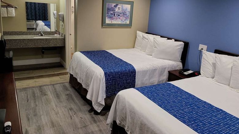 <b>Travelodge Clearlake Room</b>. Images powered by <a href="https://iceportal.shijigroup.com/" title="IcePortal" target="_blank">IcePortal</a>.