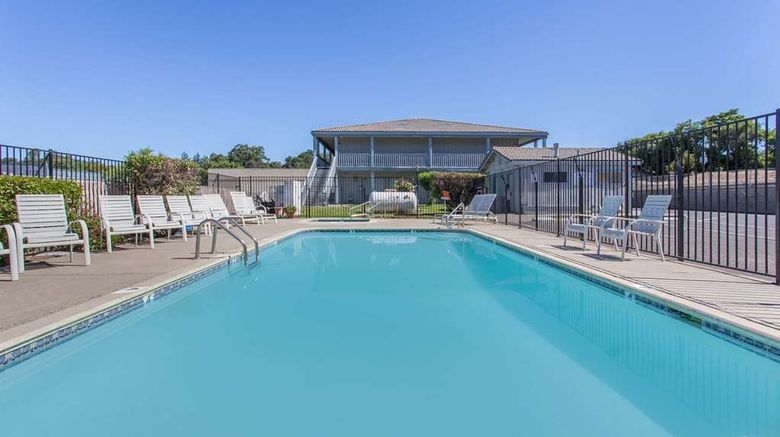 <b>Travelodge Clearlake Pool</b>. Images powered by <a href="https://iceportal.shijigroup.com/" title="IcePortal" target="_blank">IcePortal</a>.