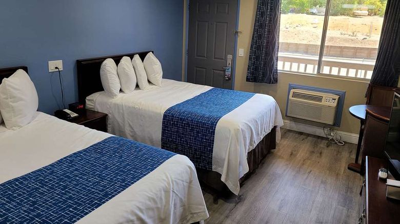<b>Travelodge Clearlake Room</b>. Images powered by <a href="https://iceportal.shijigroup.com/" title="IcePortal" target="_blank">IcePortal</a>.