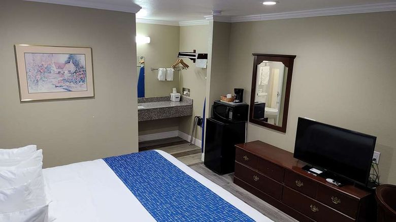 <b>Travelodge Clearlake Room</b>. Images powered by <a href="https://iceportal.shijigroup.com/" title="IcePortal" target="_blank">IcePortal</a>.