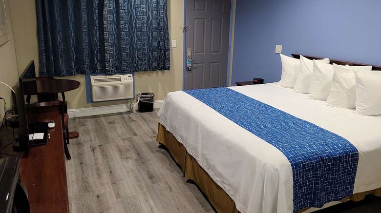 <b>Travelodge Clearlake Room</b>. Images powered by <a href="https://iceportal.shijigroup.com/" title="IcePortal" target="_blank">IcePortal</a>.