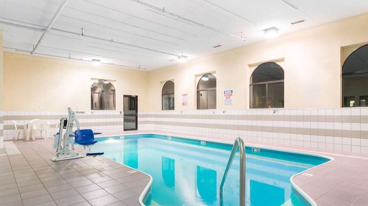 Days Inn Mount Vernon Pool
