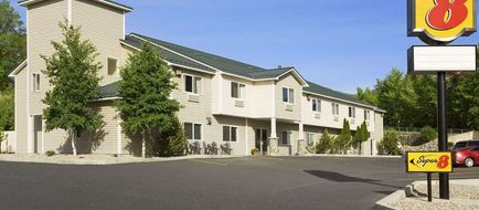Super 8 Salmon Exterior