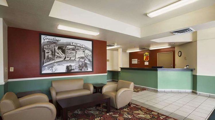 Super 8 Salmon Lobby