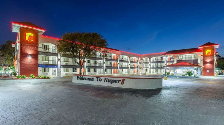 Super 8 Austin University/Downtown Area Exterior