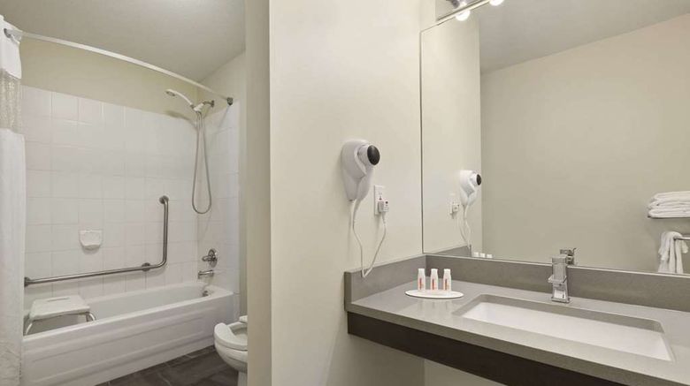 <b>Days Inn Kelowna Room</b>. Images powered by <a href="https://iceportal.shijigroup.com/" title="IcePortal" target="_blank">IcePortal</a>.