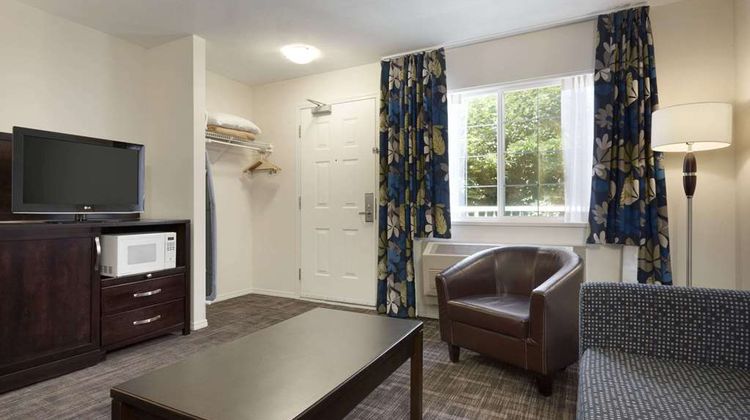 Days Inn Kelowna Suite