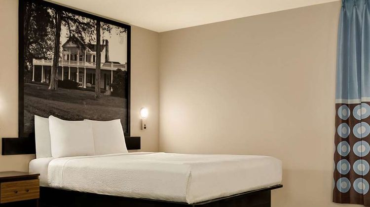 Super 8 Ocean Springs Biloxi Suite