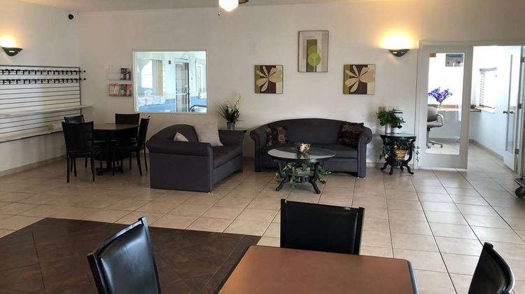 Super 8 Price Lobby