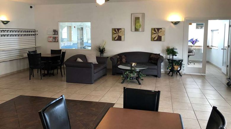 <b>Super 8 Price Lobby</b>. Images powered by <a href="https://iceportal.shijigroup.com/" title="IcePortal" target="_blank">IcePortal</a>.