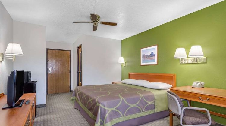 Super 8 Price Room