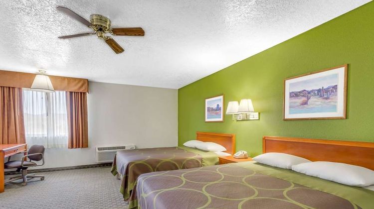 Super 8 Price Room