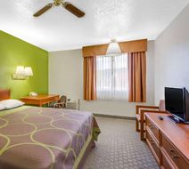 Super 8 Price Room