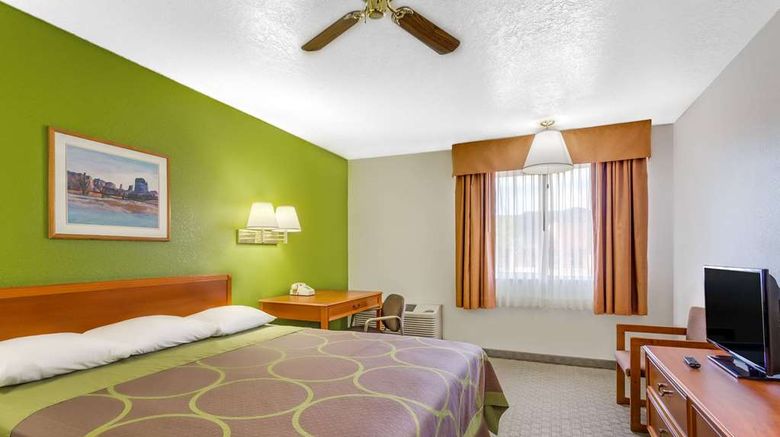 <b>Super 8 Price Room</b>. Images powered by <a href="https://iceportal.shijigroup.com/" title="IcePortal" target="_blank">IcePortal</a>.