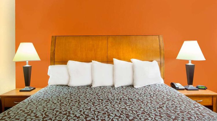 Days Inn Centerville Room