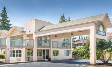 Days Inn by Wyndham Redwood City