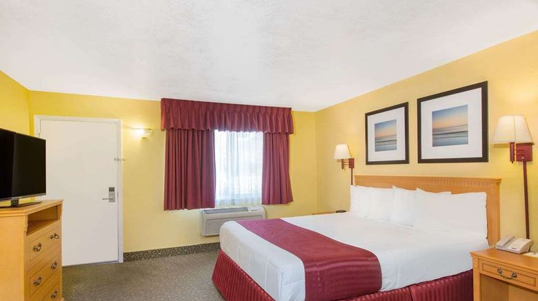 <b>Days Inn by Wyndham Redwood City Room</b>. Images powered by <a href="https://iceportal.shijigroup.com/" title="IcePortal" target="_blank">IcePortal</a>.