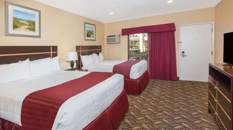 Days Inn by Wyndham Redwood City Room