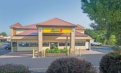 Super 8 Suwanee