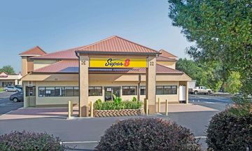 Super 8 Suwanee