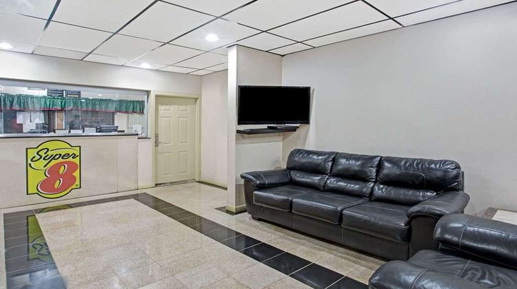 Super 8 Suwanee Lobby