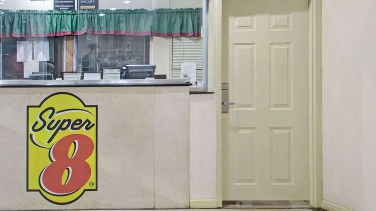Super 8 Suwanee Lobby