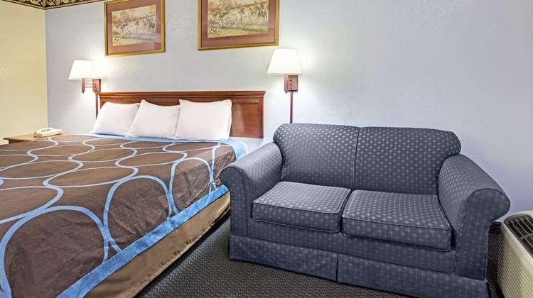 Super 8 Suwanee Room