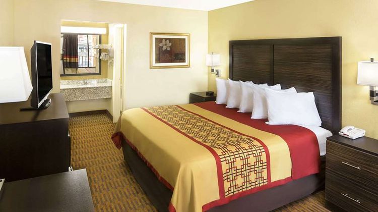 Days Inn Columbus-North Fort Moore Room